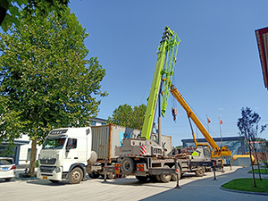 印度尼西亞的石膏粉生產(chǎn)線已全部裝箱運抵港口，印尼的朋友坐等收貨吧。我們的安裝人員已準備就緒，整裝待發(fā)。